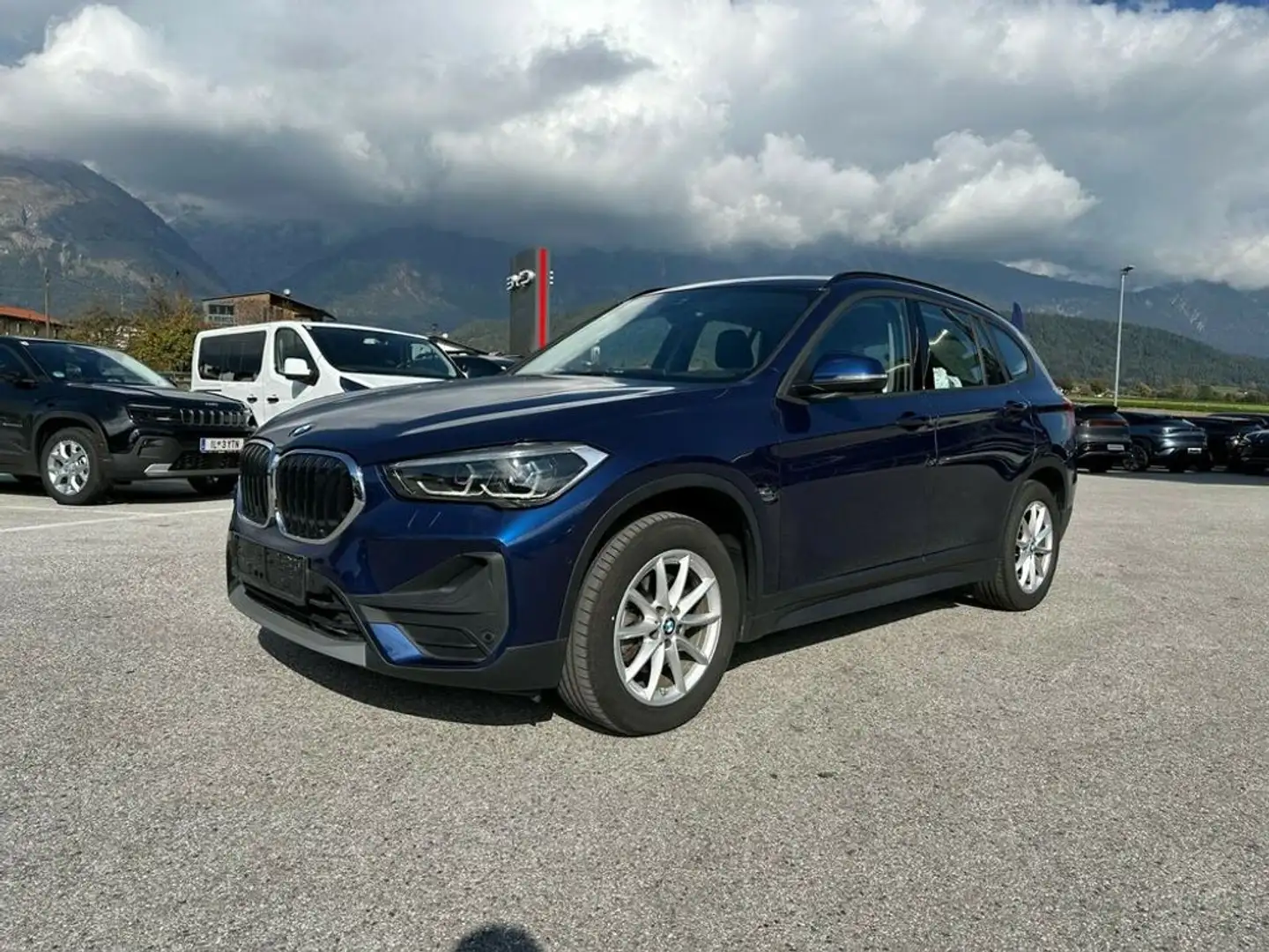 BMW X1 xDrive18d Advantage Automatik Allrad Blau - 2