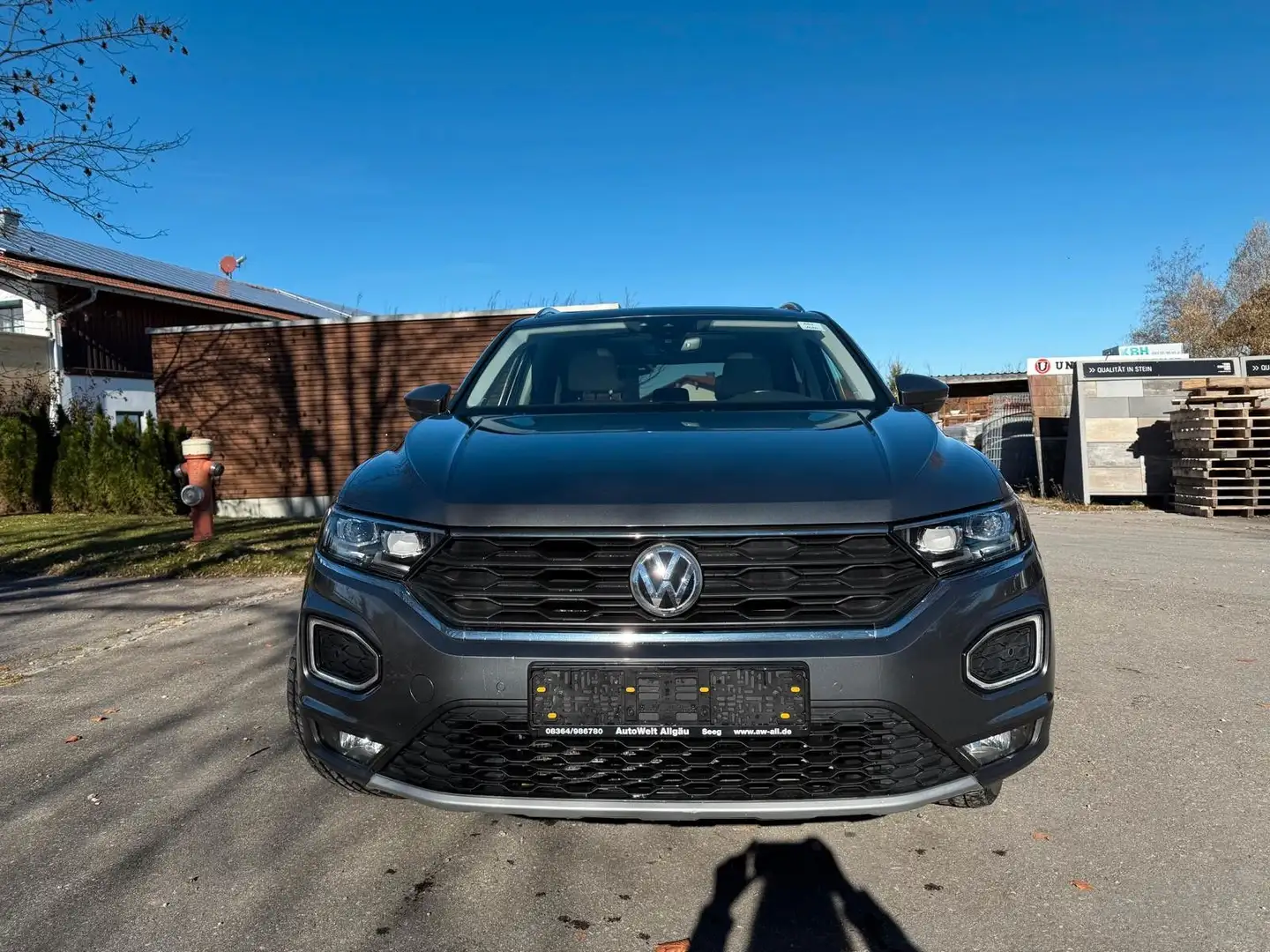 Volkswagen T-Roc Sport 4Motion / LEDER / NAVI / LED / Gris - 2