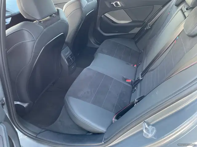 BMW 1 Series view 11