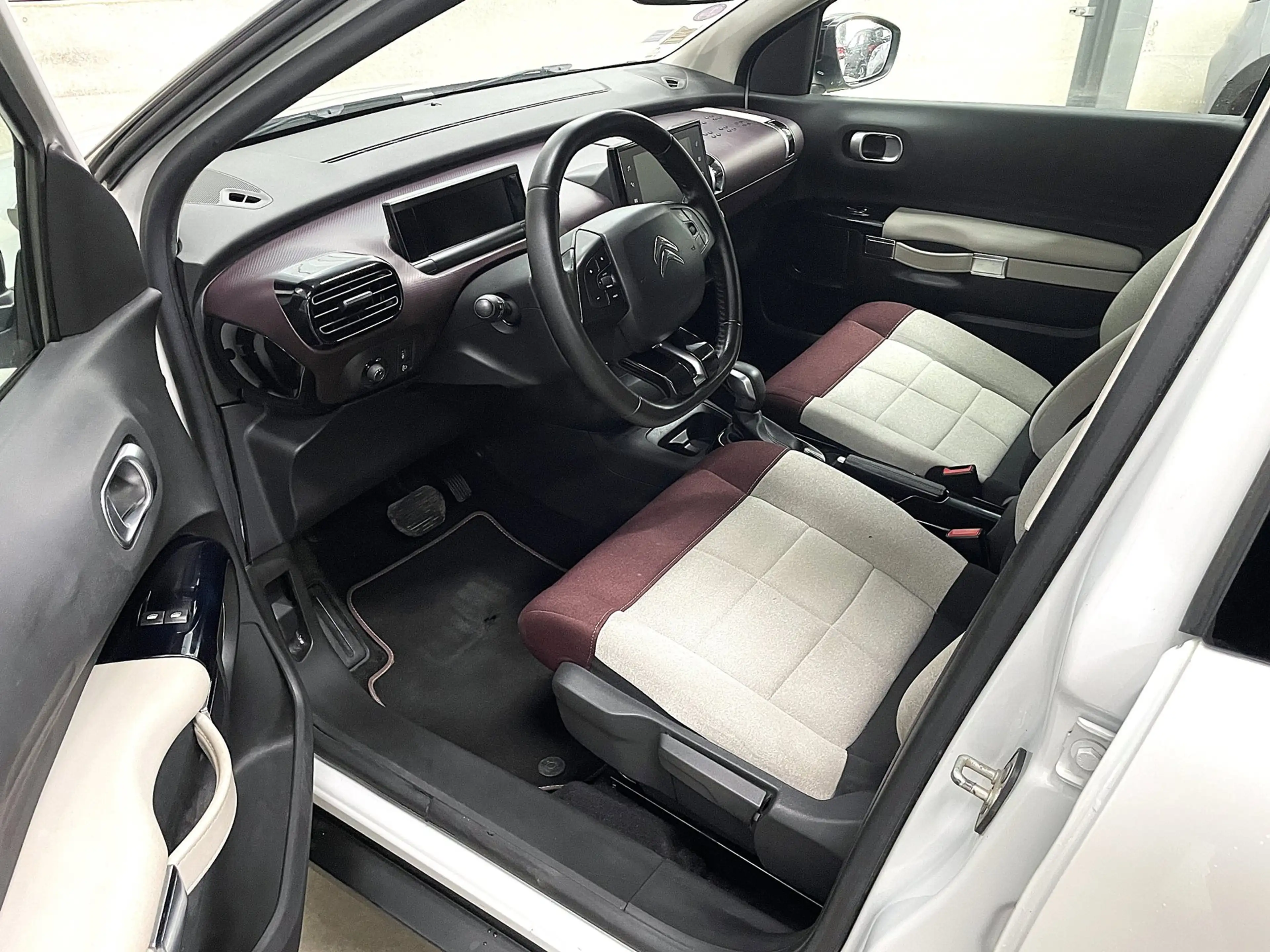 Citroen C4 Cactus 1.2 PureTech Shine 2e eigenaar trekhaak carplay — photo 9