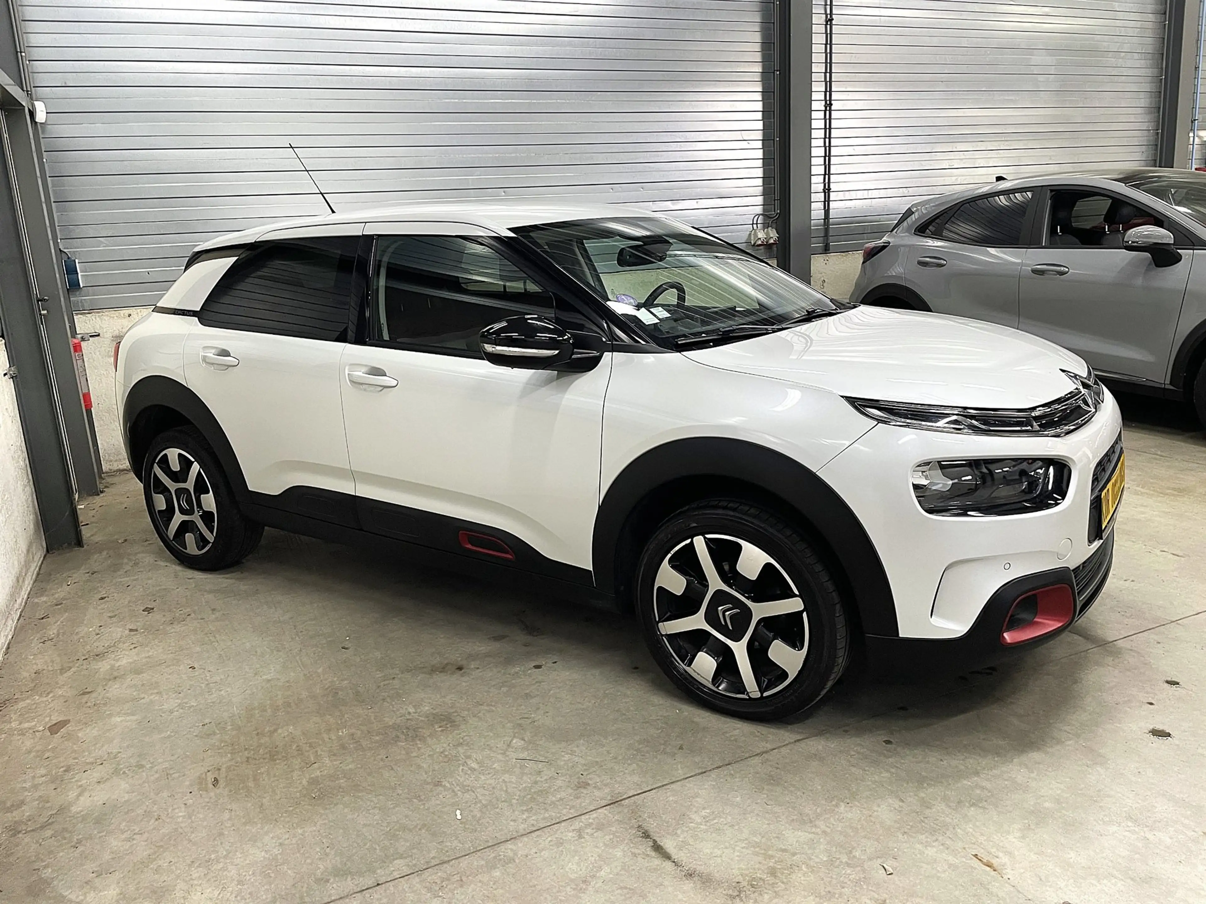 Citroen C4 Cactus 1.2 PureTech Shine 2e eigenaar trekhaak carplay — photo 3