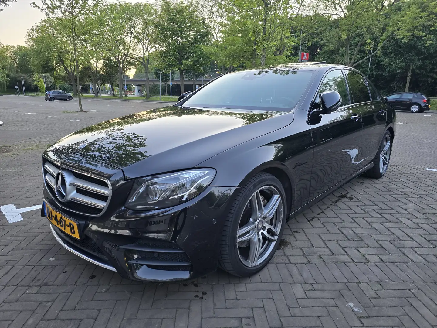 Mercedes-Benz E 220 Prestige Plus Zwart - 2