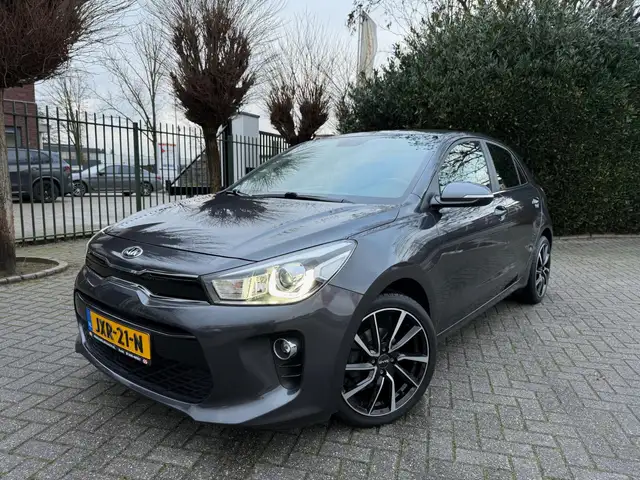 Kia Rio 1.2 (4 cil.), Apple CarPlay, Clima, Cruise Control