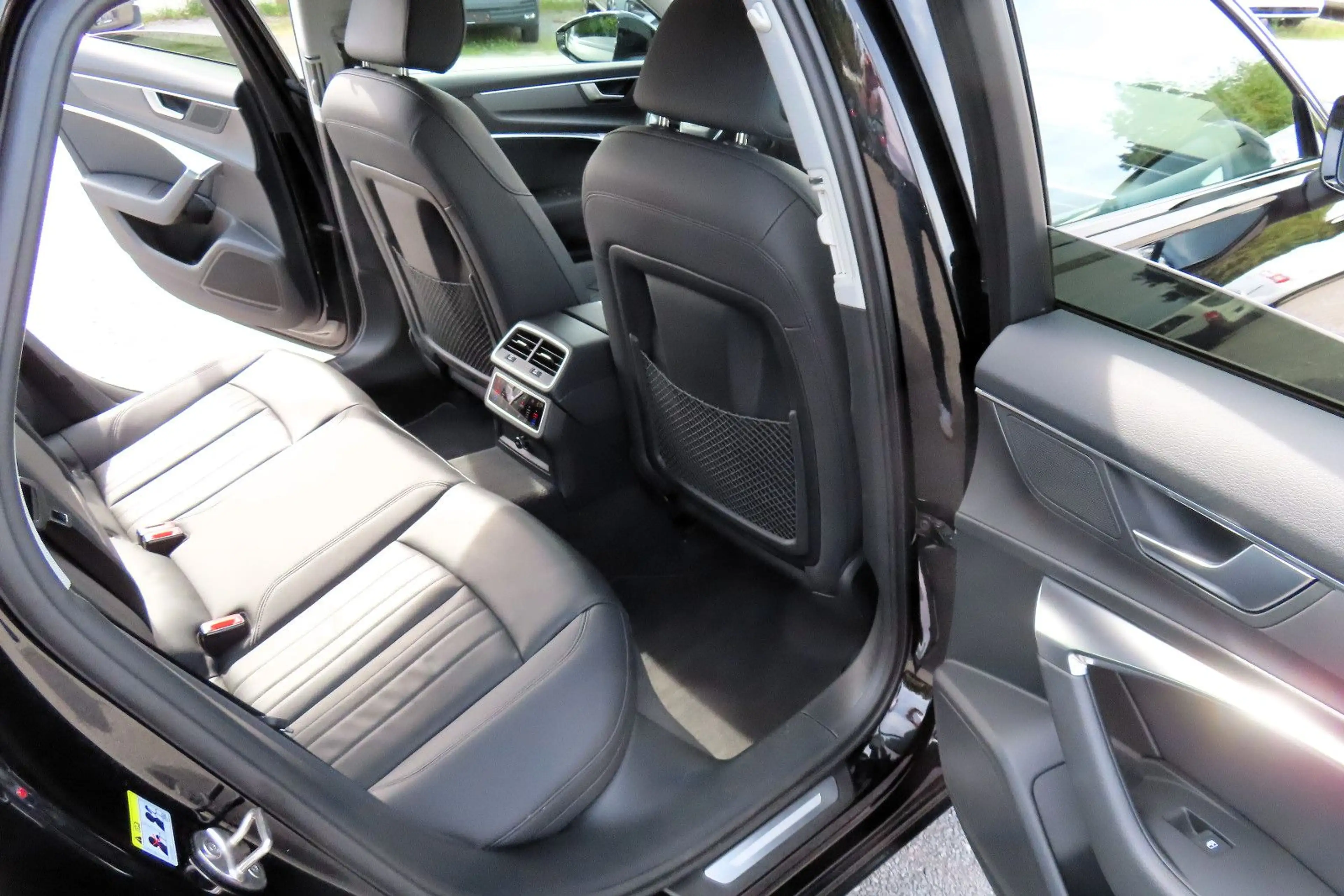 Audi A6 40 TDI Aut quattro Leder Standheizung HeadUp — photo 12