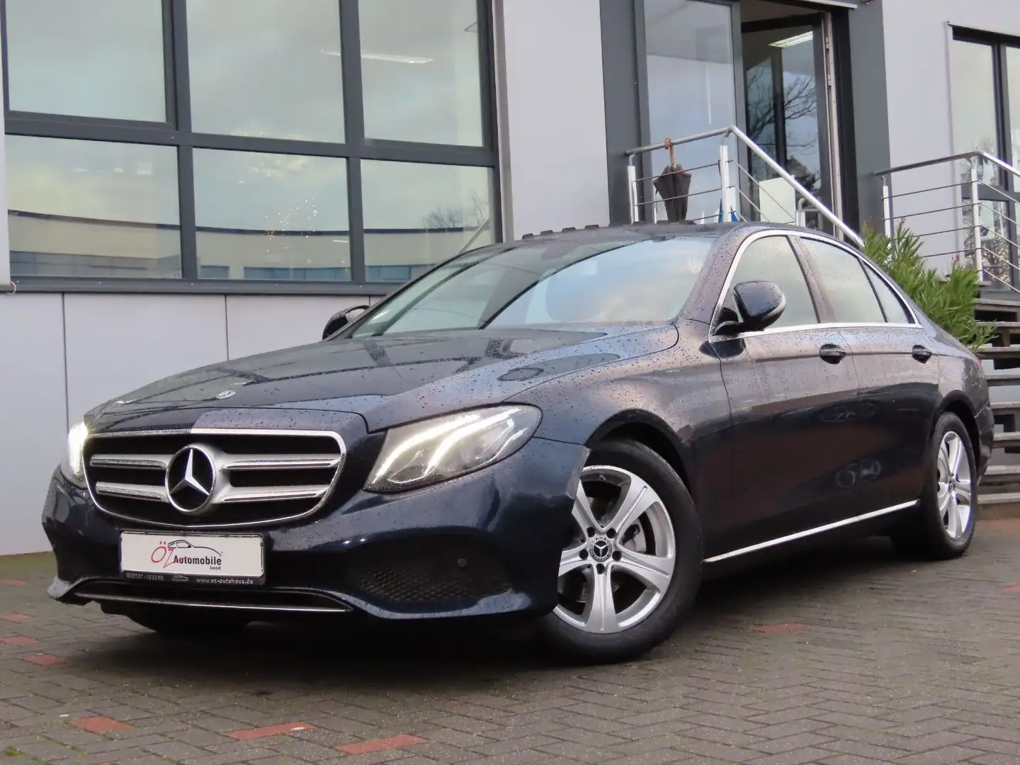 Mercedes-Benz E 200 d Avantgarde Autom. Azul - 2