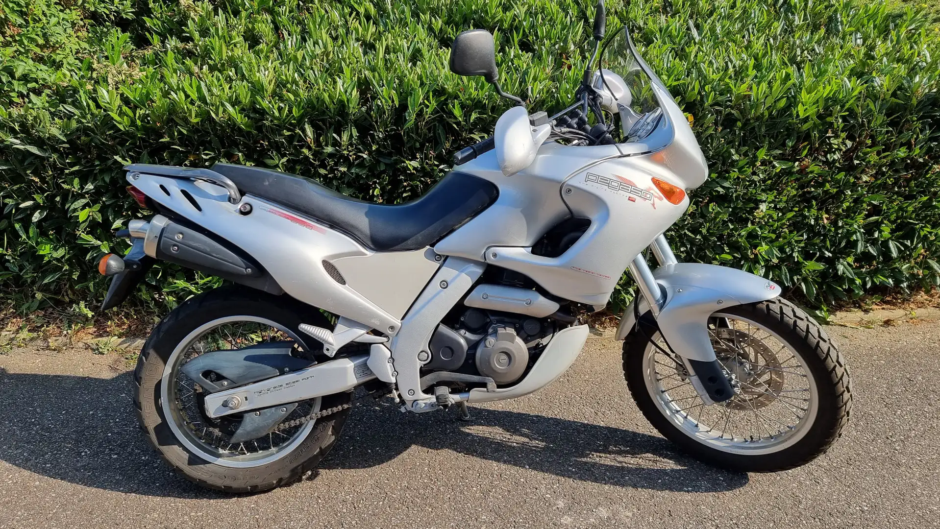 Aprilia Pegaso 650 Gris - 2