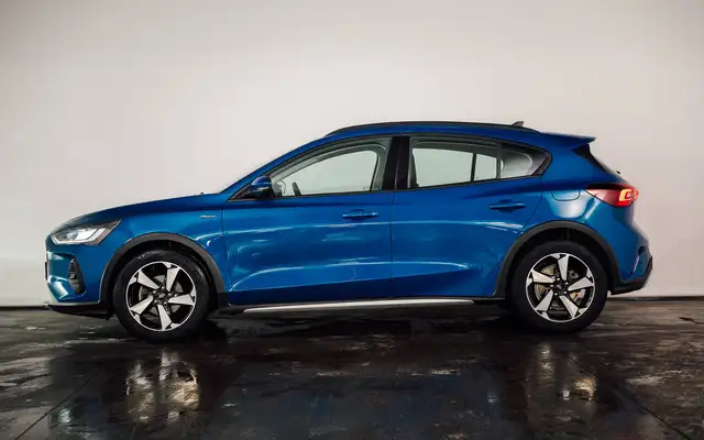 Ford Focus view 3