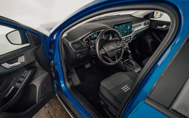 Ford Focus view 12