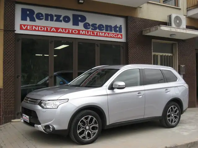 Mitsubishi Outlander Outlander 2.2 DI-D 4WD Instyle *CAMBIO AUTOMATICO