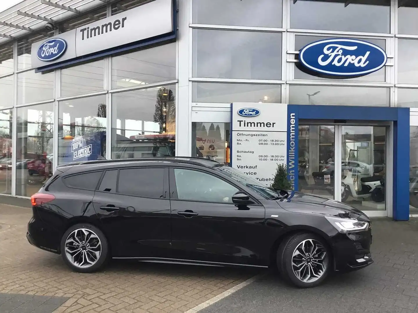 Ford Focus Turnier 1.0 EcoBoost Hybrid Aut. ST-Line X Schwarz - 2