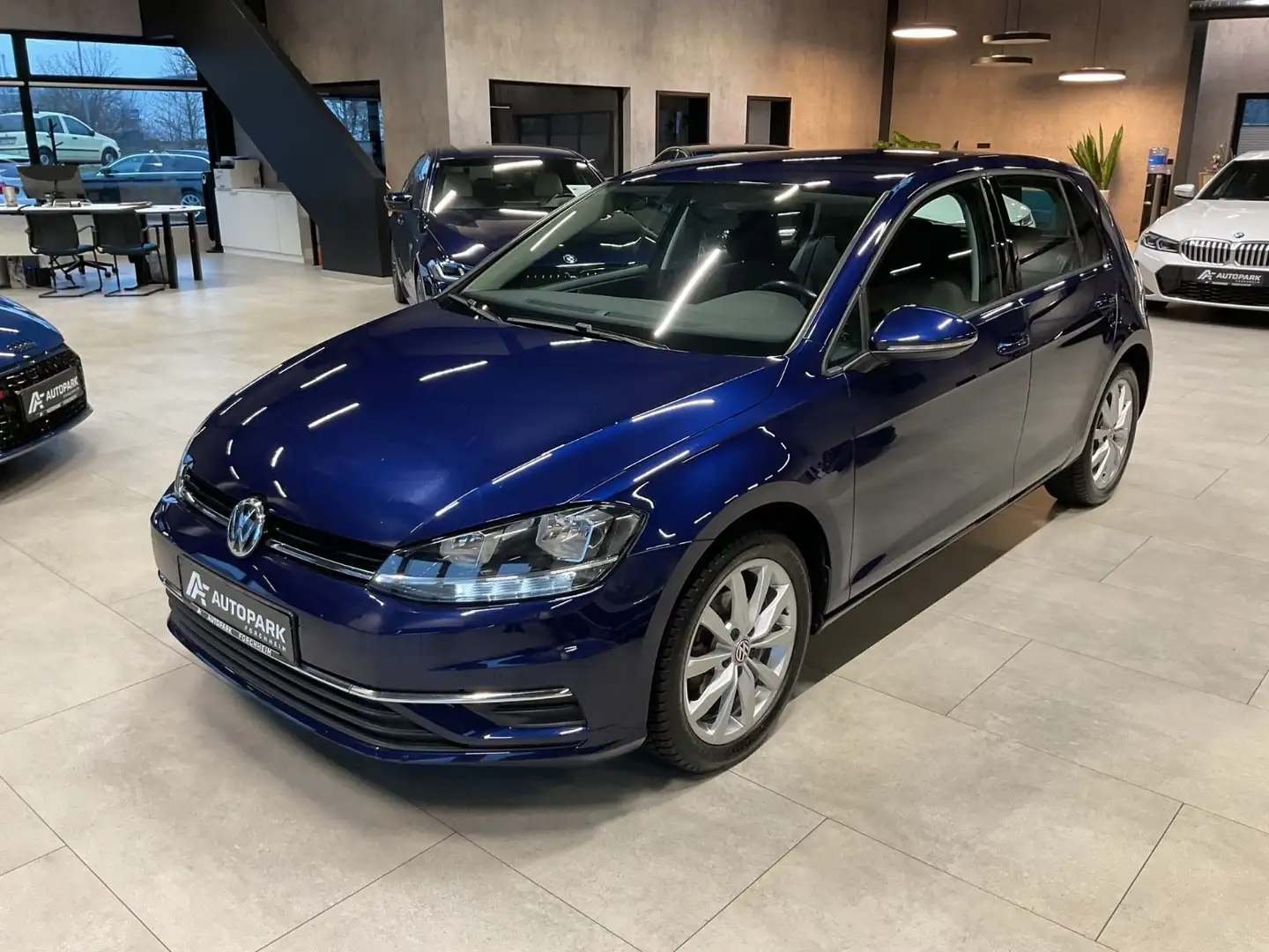 Volkswagen Golf VII 1.0 TSI Comfortline Facelift BT PDC 17" Blau - 1