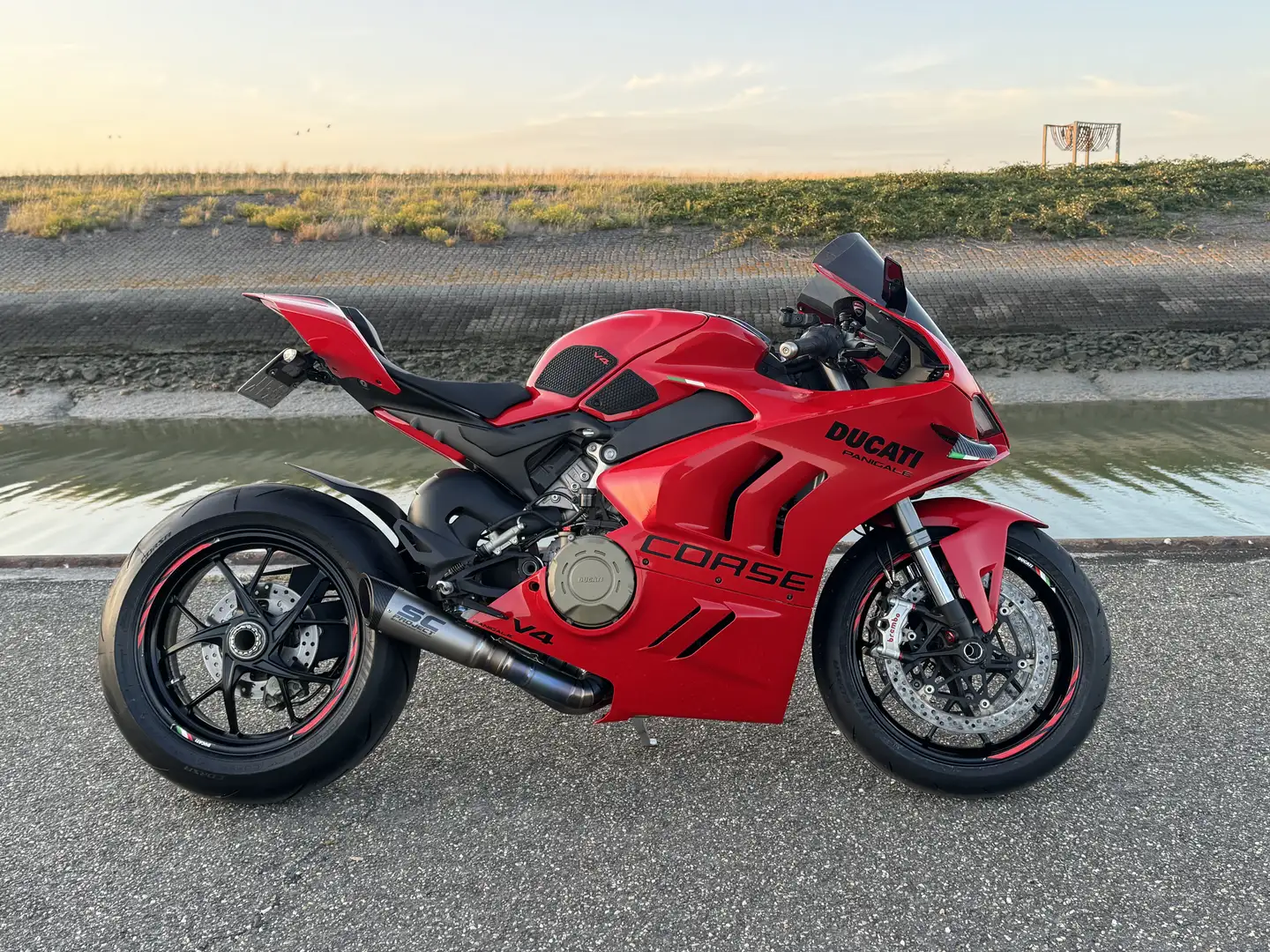 Ducati Panigale V4 2022 — 10.100km — volledig rijklaar! - 2