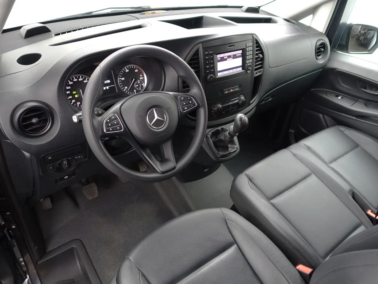 Mercedes-Benz Vito 116 CDI XL AMG Night Edition- 3 Pers, Leder, Stoel Grau - 2