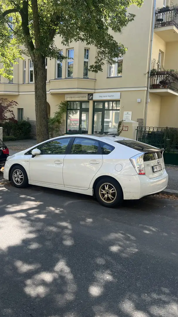 Toyota Prius Executive Weiß - 2