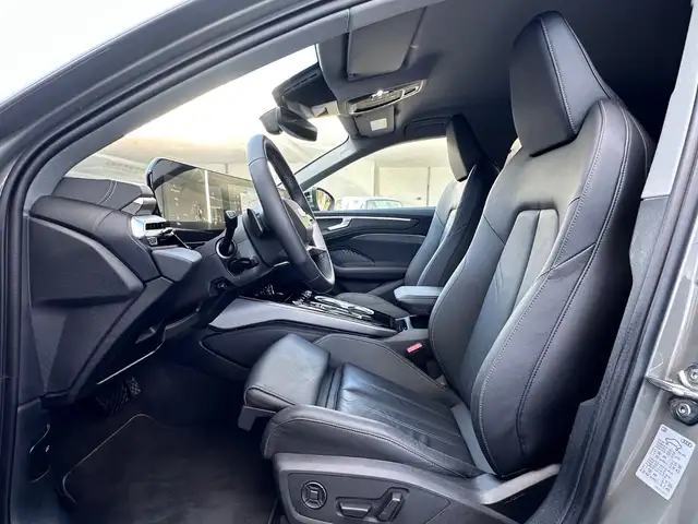 Audi A6 view 12