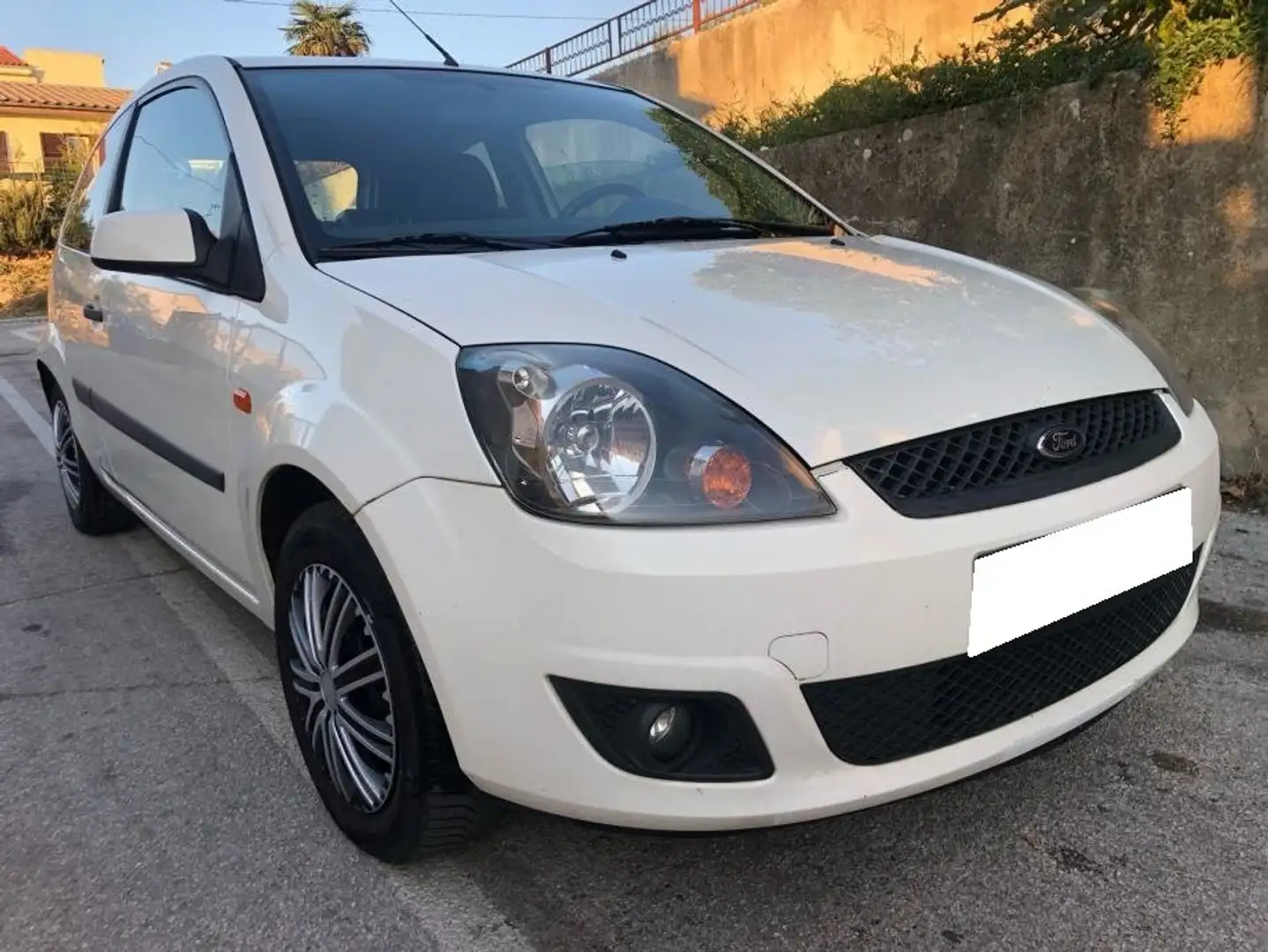 Ford Fiesta 1.4 Turbo TDCi Ambiente Wit - 1