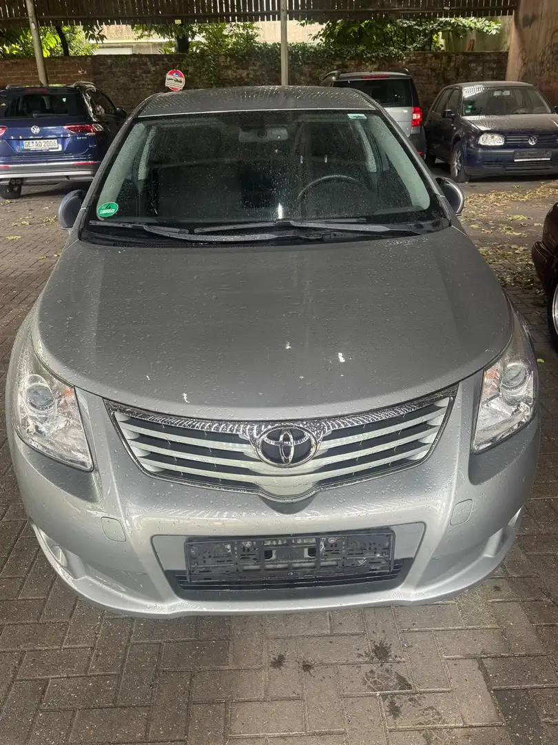Toyota Avensis Avensis Sol 1.6 Silber - 1