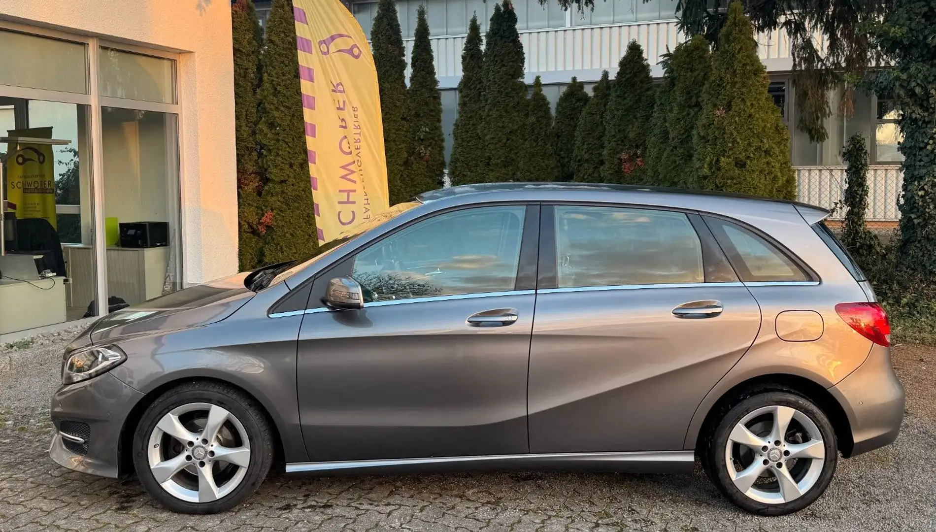 Mercedes-Benz B 180 CDI*2.Hand*Navi*EPH*SH*BT*Service*Tüv*neu* Grau - 2