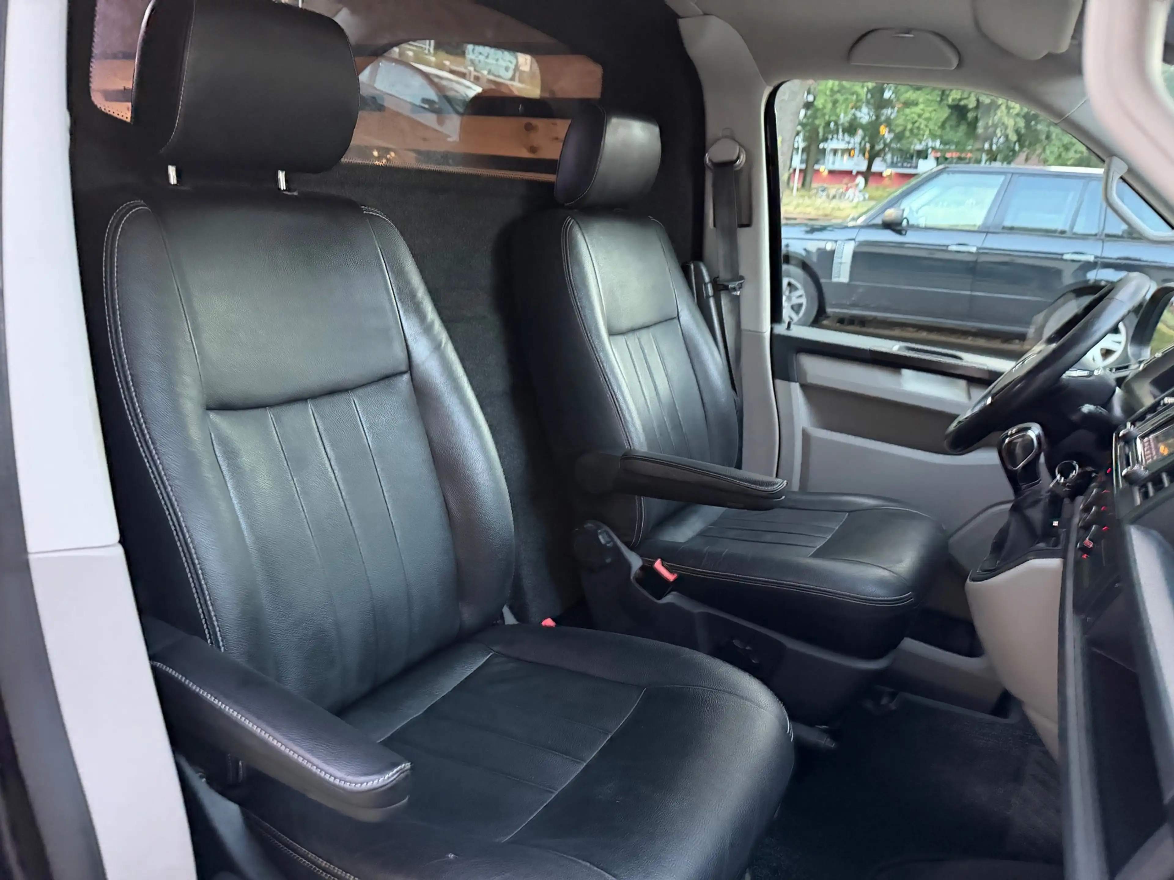 Volkswagen Transporter 2.0 TDI L2H2 Highline, Aut. Navi, Nw. Staat — photo 13