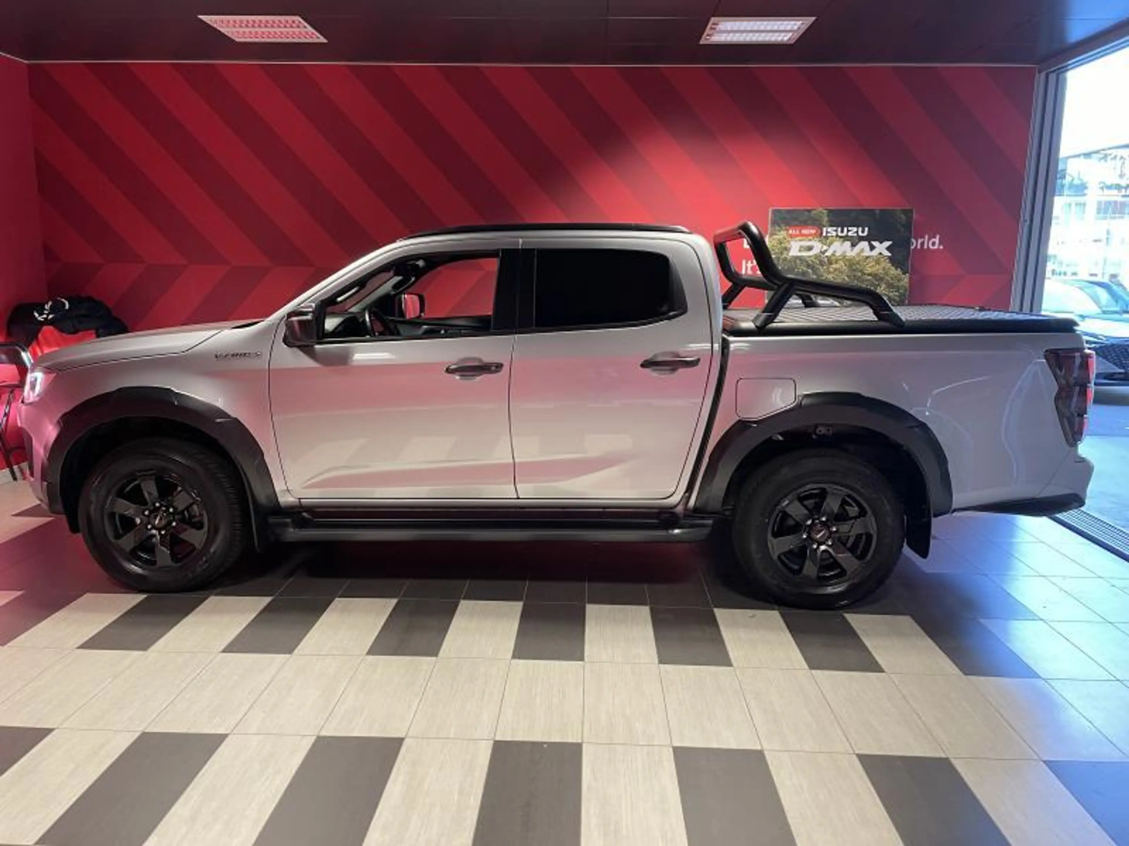 Isuzu D-Max V-Cross — photo 5