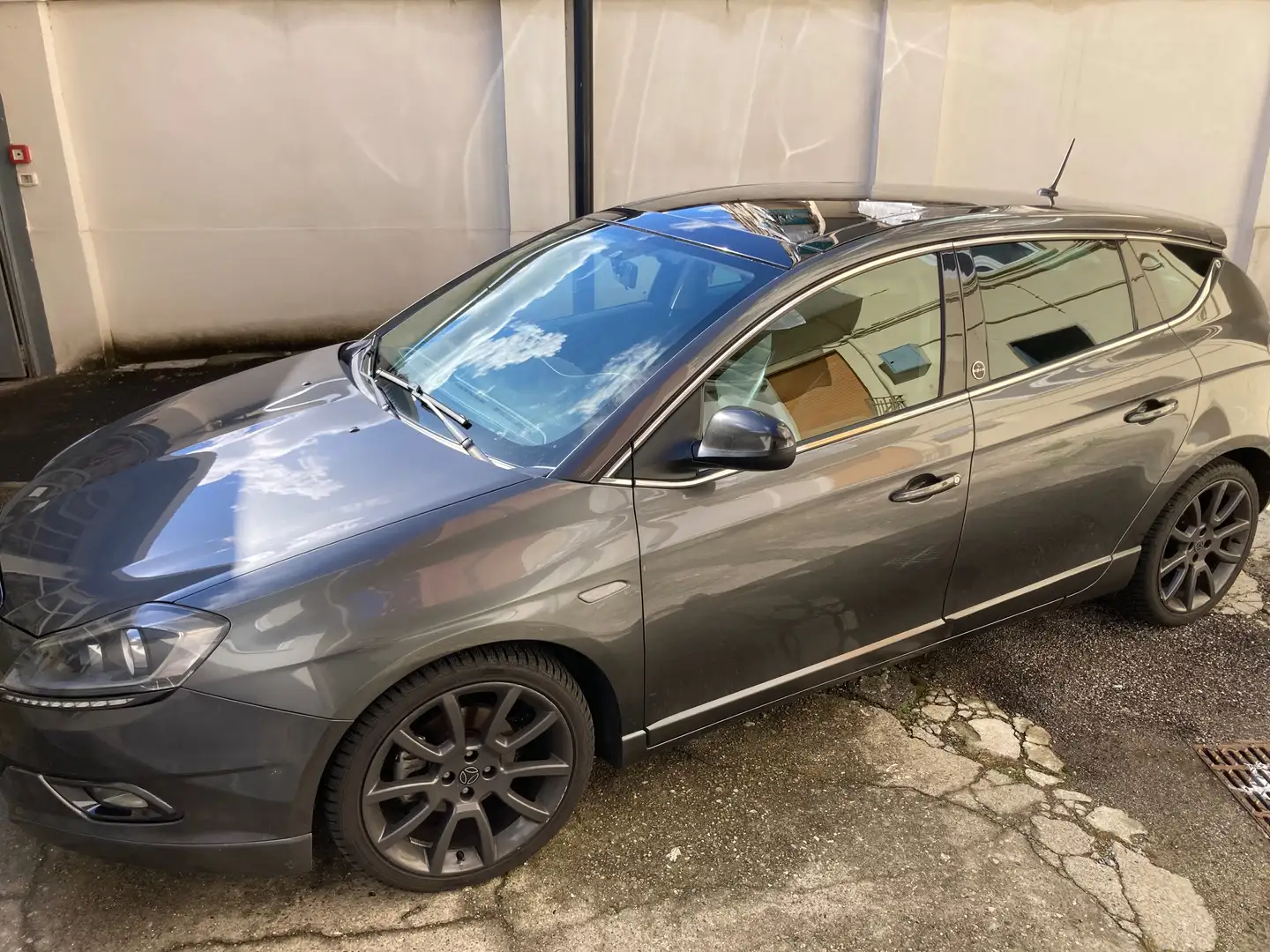 Lancia Delta S T-jet 120cv Ecochic  Gpl momo design Grau - 2