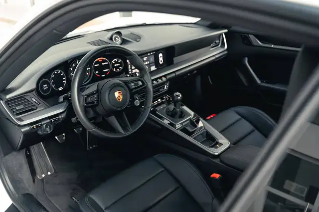 Porsche 911 view 12