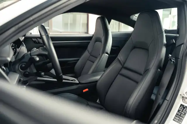 Porsche 911 view 11