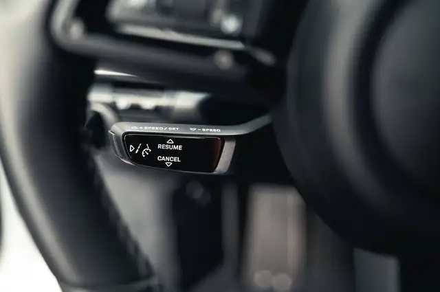 Porsche 911 view 5