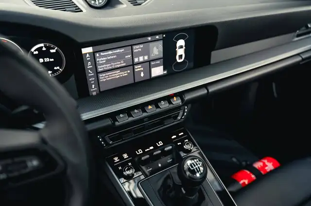 Porsche 911 view 7
