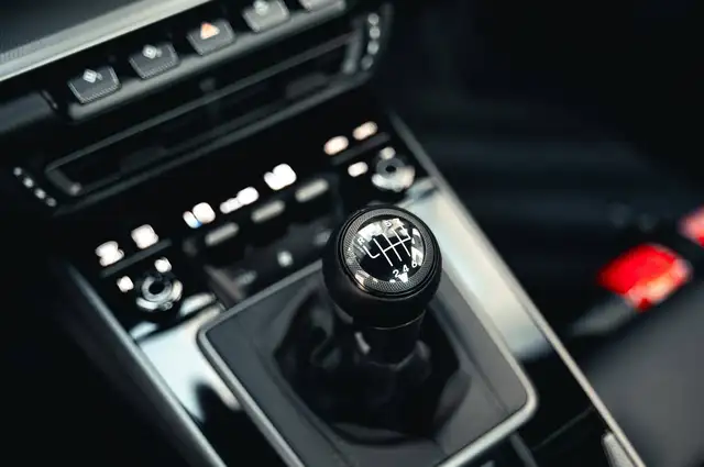 Porsche 911 view 8