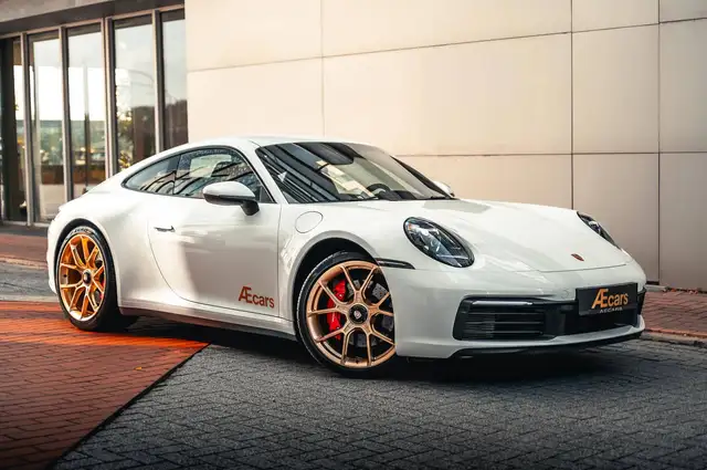 Porsche 911 view 2