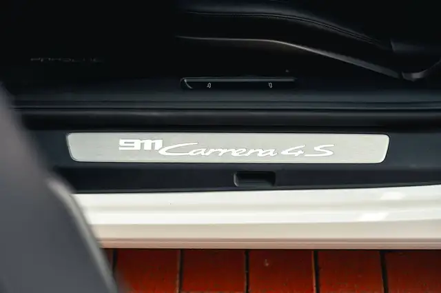 Porsche 911 view 14