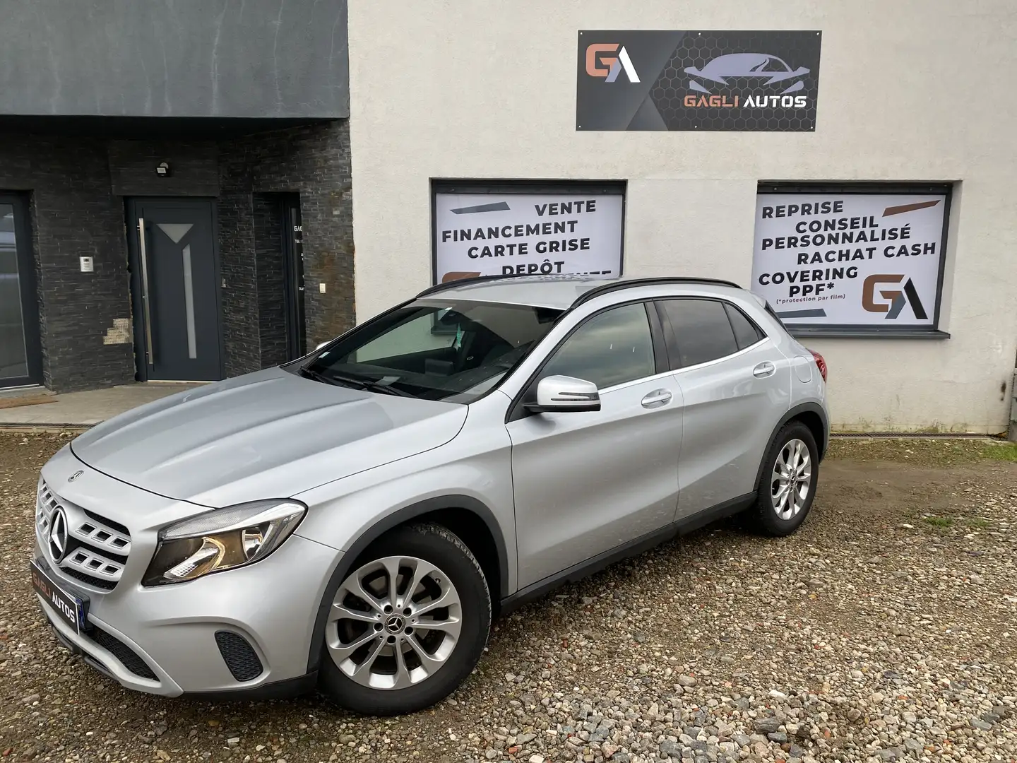 Mercedes-Benz GLA 200 200 d 7-G DCT Inspiration Gris - 1