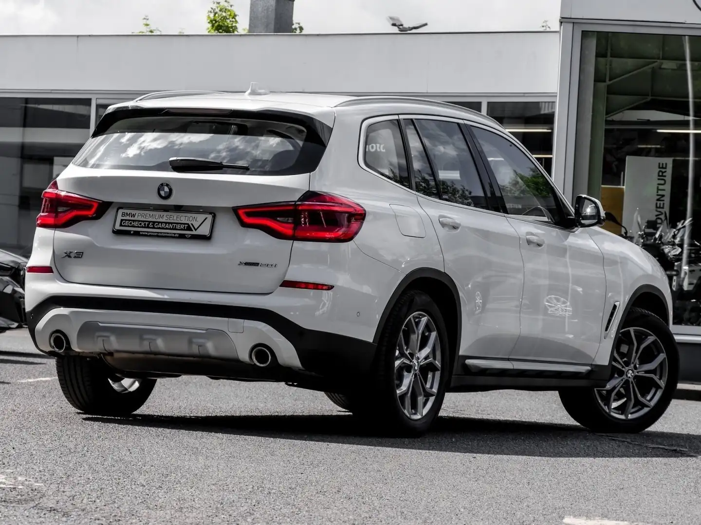 BMW X3 xDrive20i X LINE+LC PROF+HiFi+PA+SHZ+LED+AUT Weiß - 2
