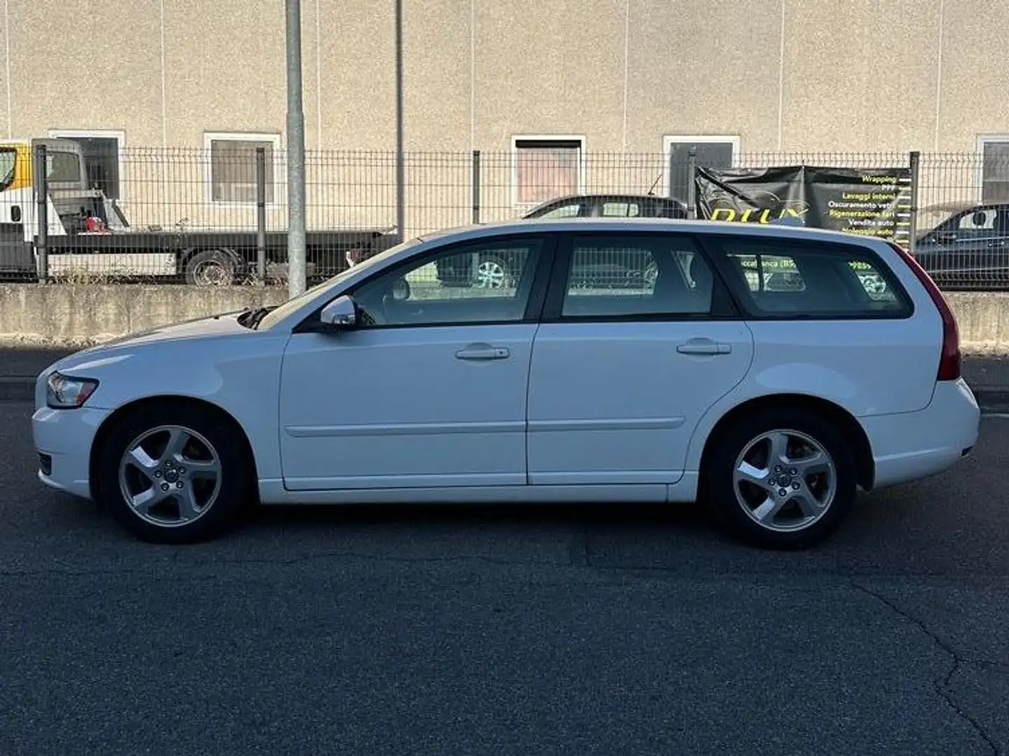 Volvo V50 1.6 DIESEL NEOPATENTATI Weiß - 2