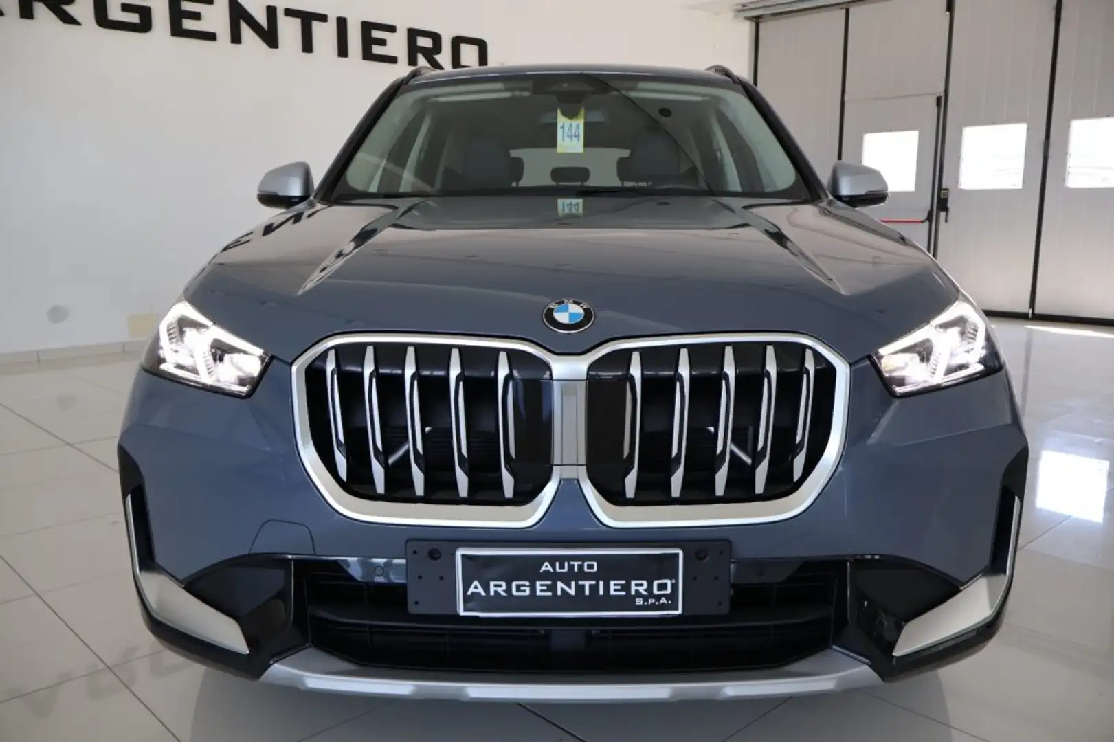 BMW X1 sDrive 18d xLine fari led adattivi cerchi 19 pelle Grigio - 2