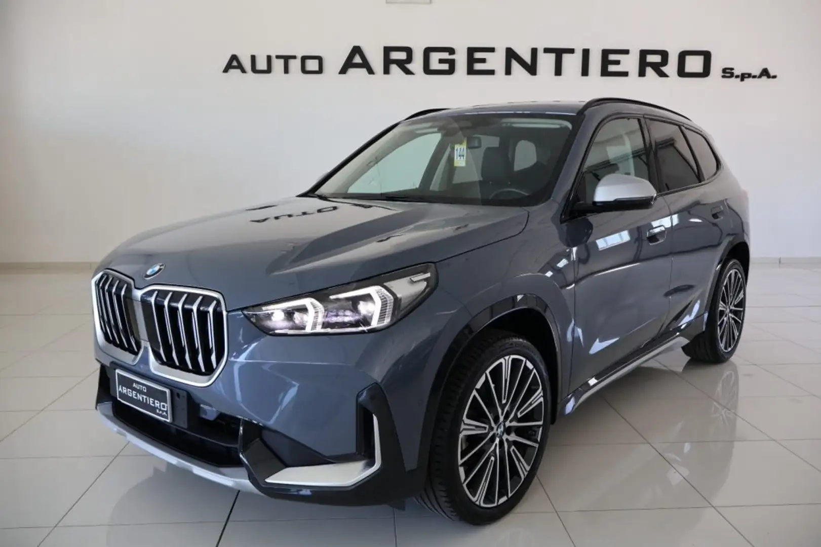 BMW X1 sDrive 18d xLine fari led adattivi cerchi 19 pelle Grigio - 1