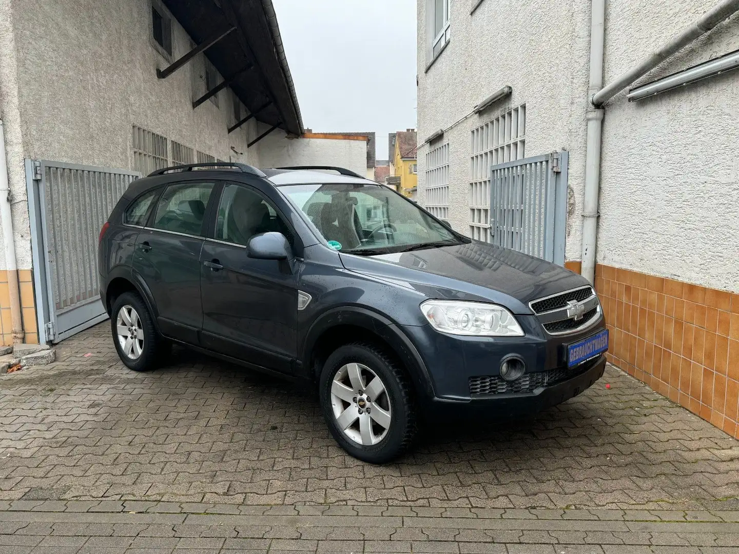 Chevrolet Captiva 2.4 LS 2WD*Klima*Leder*Sitzh.*EU4 Grau - 1