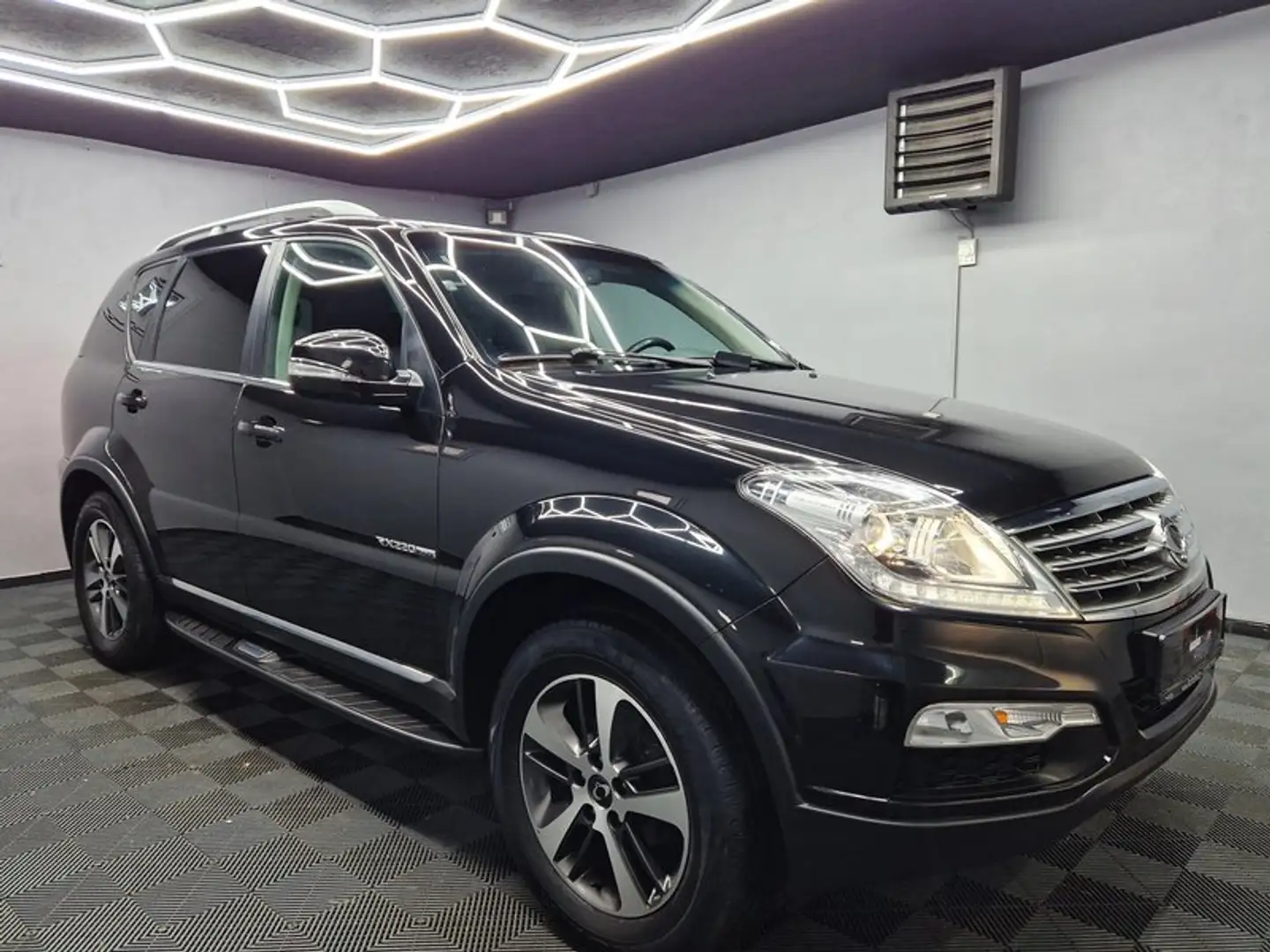 SsangYong Rexton 2.2 TD Sapphira 4x4|AUTOM|7SITZER|LEDER|NAVI| Noir - 2