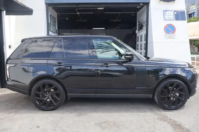 Land Rover Range Rover view 3