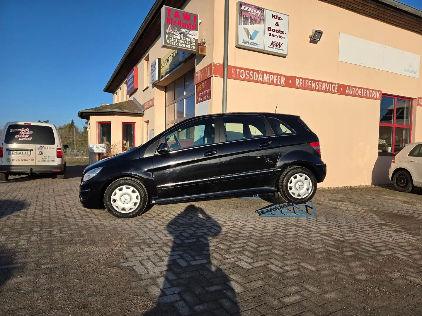 Mercedes-Benz B 180 B B 180**Automatik**S+W Räder** Schwarz - 2