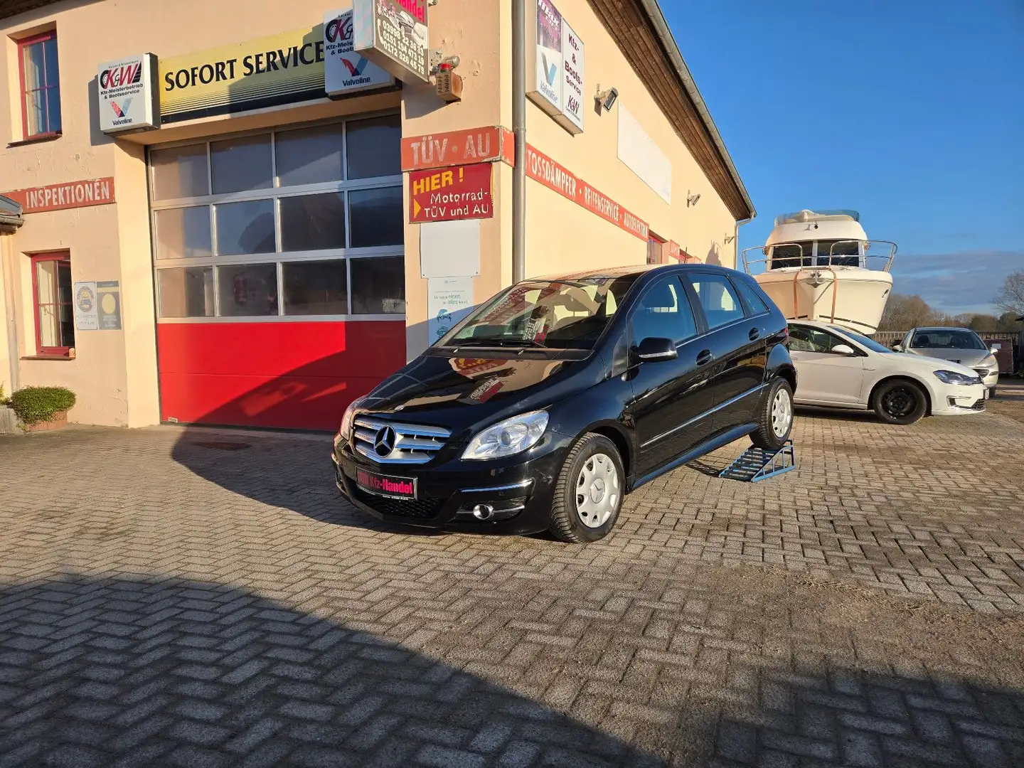 Mercedes-Benz B 180 B B 180**Automatik**S+W Räder** Schwarz - 1