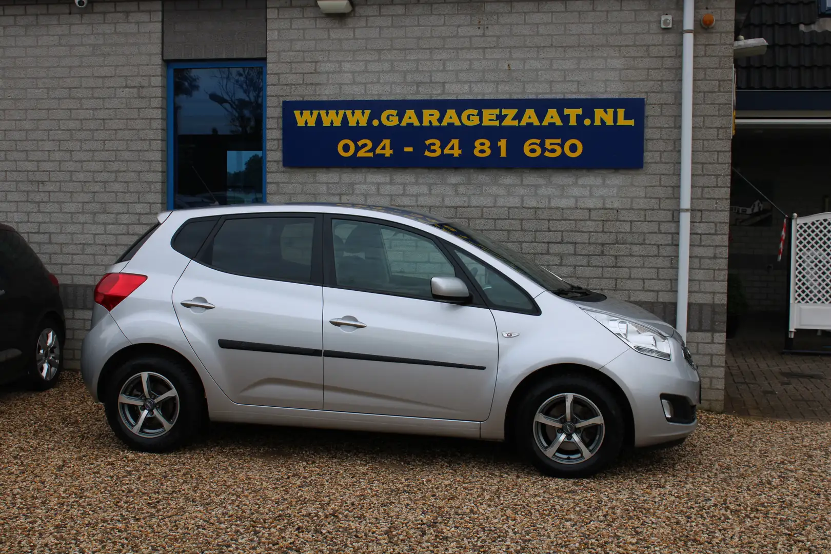 Kia Venga 1.6 CVVT Plus Pack Navi Trekh. Camera Grijs - 2