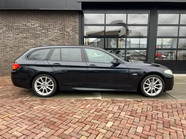 BMW 5 Series view 6