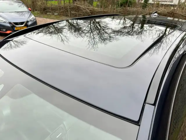 BMW 5 Series view 11