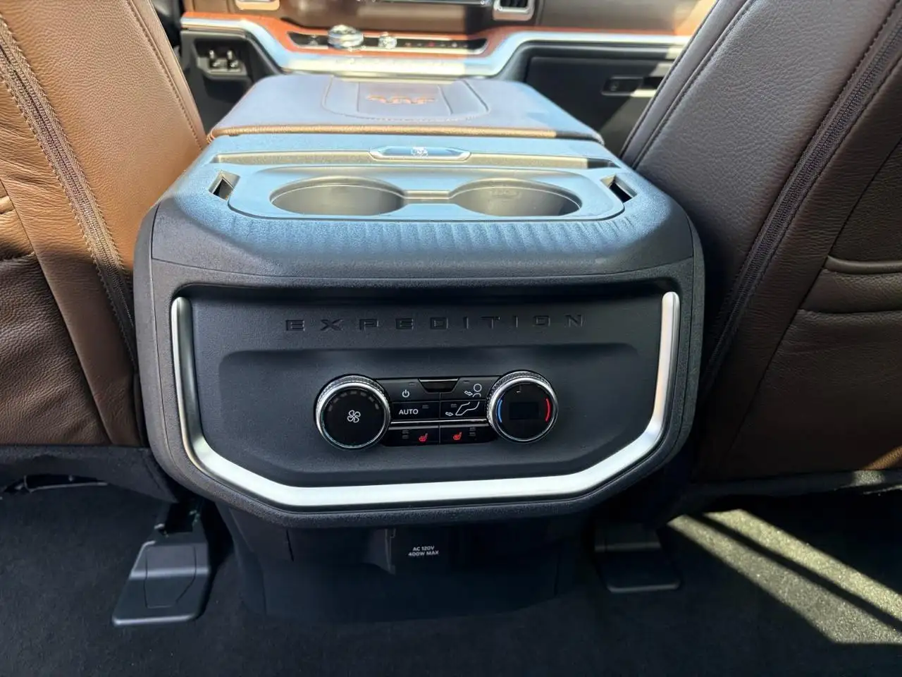 Ford Expedition снимка Ford Expedition