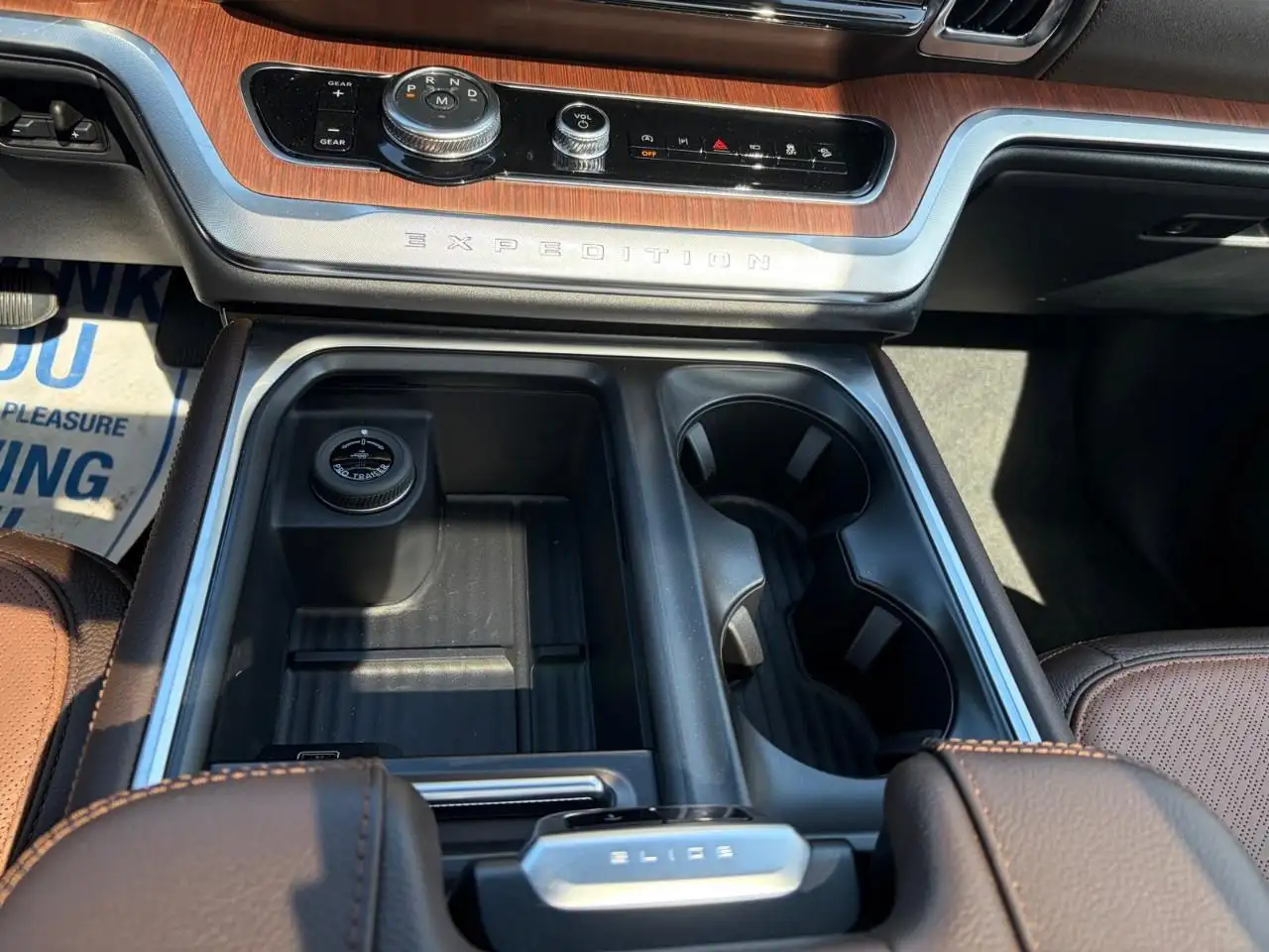 Ford Expedition снимка Ford Expedition