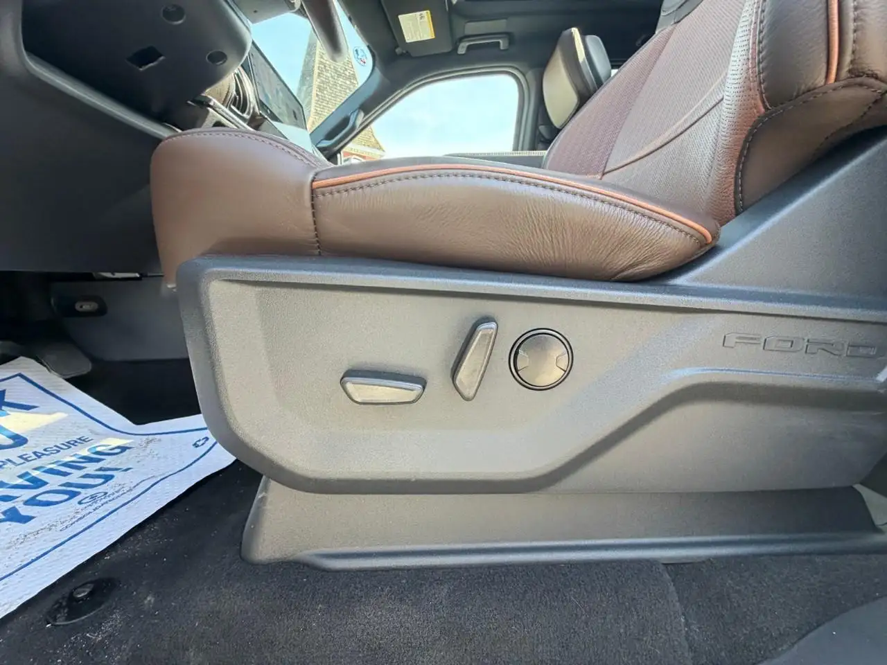 Ford Expedition снимка Ford Expedition