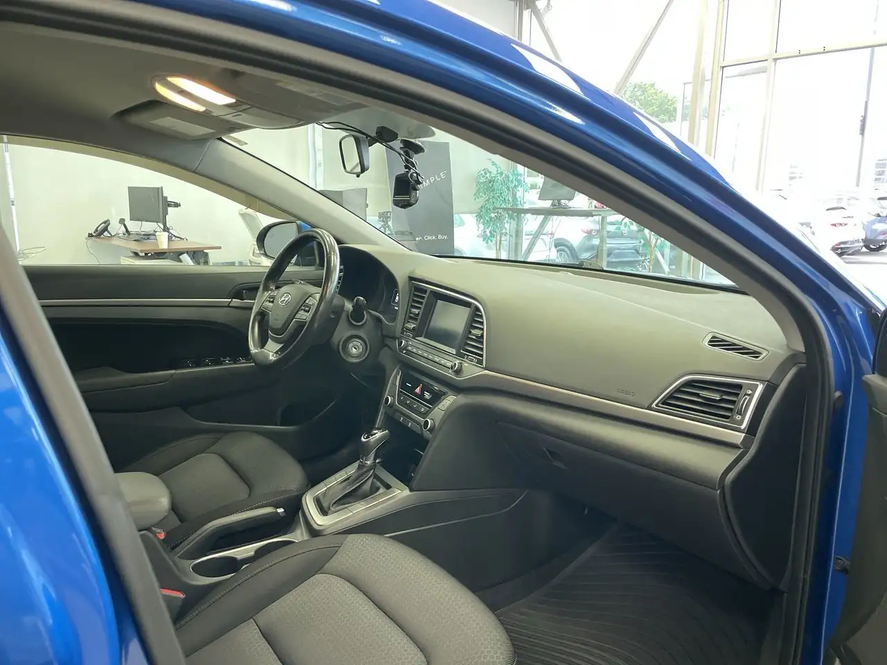 Hyundai ELANTRA снимка Hyundai ELANTRA