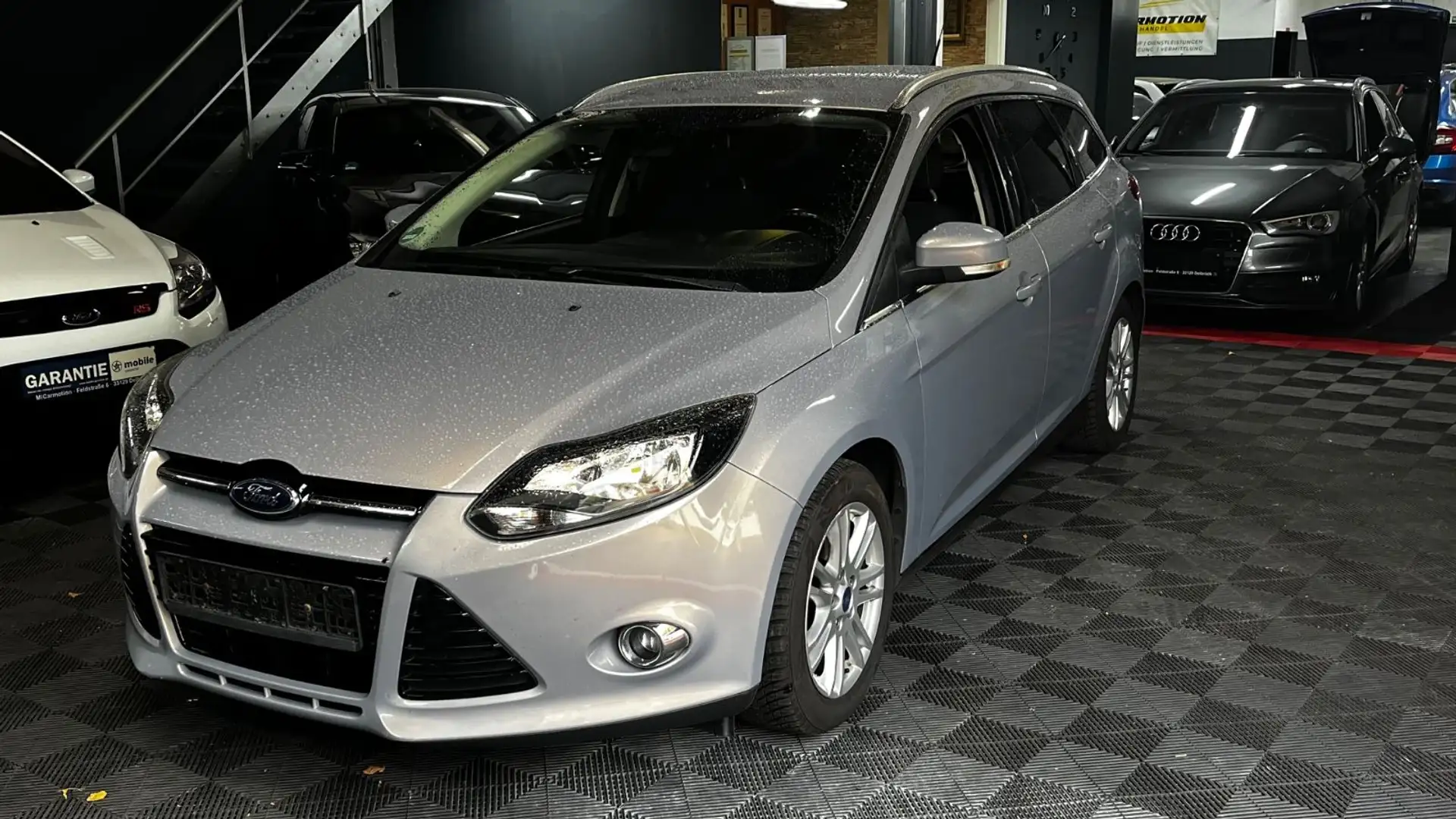 Ford Focus Turnier Titanium AHK/ PDC/ Kamera/ SHZ/ HU Silber - 1